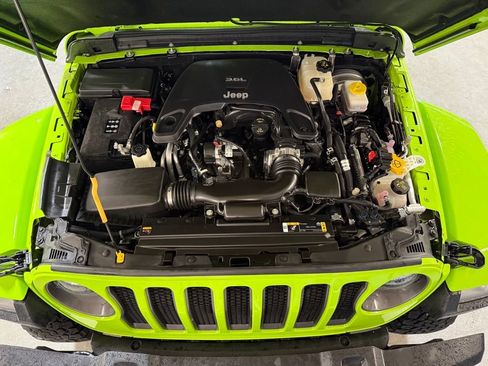 Certified 2021 Jeep Wrangler Unlimited Rubicon w/ Cold Weather Group AWD/4WD image 28