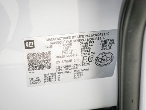 Used 2026 Cadillac Escalade V w/ LPO, ONYX Package AWD/4WD image 37