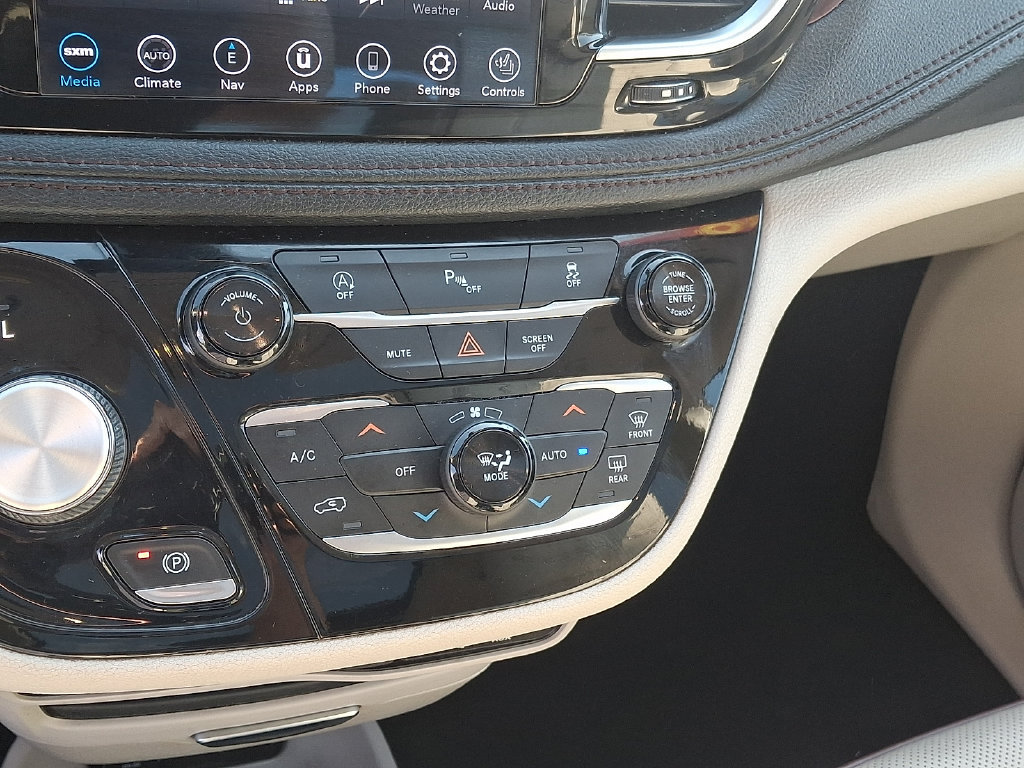 Certified 2020 Chrysler Pacifica Limited FWD image 16