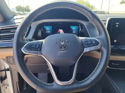 Used 2024 Volkswagen Atlas Cross Sport SE image 9