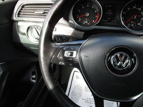 Used 2018 Volkswagen Passat 2.0T SE image 15
