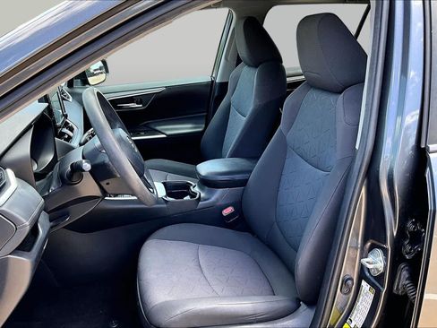 Used 2020 Toyota RAV4 XLE w/ Convenience Package FWD image 8