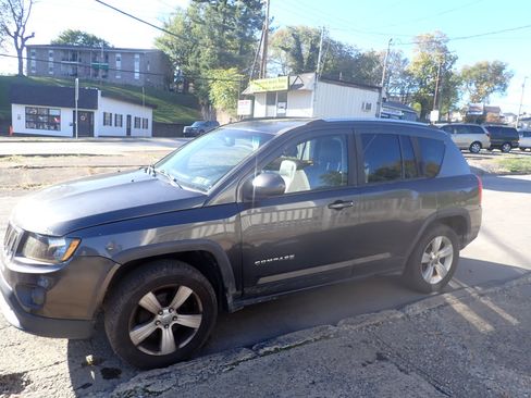 Used 2015 Jeep Compass High Altitude image 4