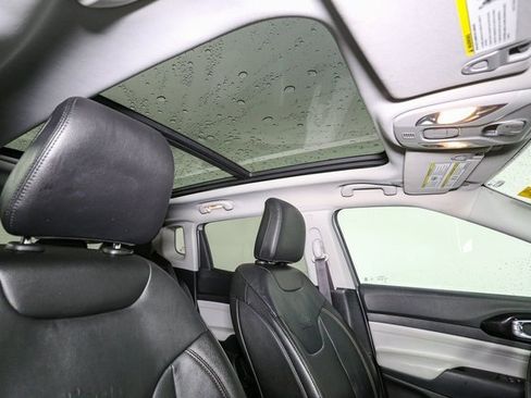 Used 2022 Jeep Compass Limited w/ Sun and Sound Group image 18