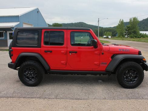 Used 2023 Jeep Wrangler Unlimited w/ Cold Weather Group AWD/4WD image 4