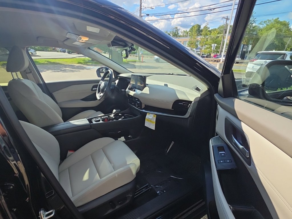 Certified 2025 Nissan Rogue SL AWD/4WD image 14
