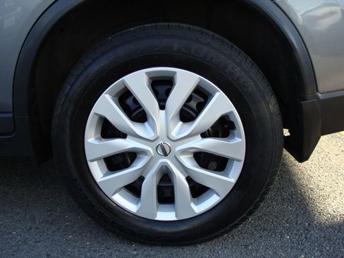 Used 2018 Nissan Rogue S image 28