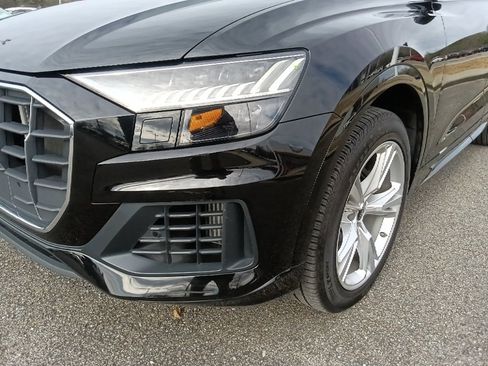 Used 2023 Audi Q8 Premium image 9