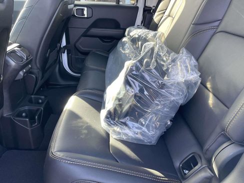 New 2026 Jeep Gladiator Sahara image 9