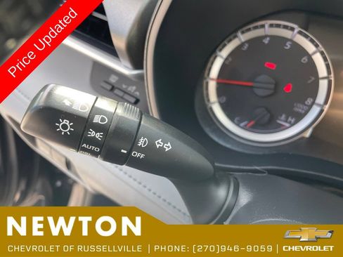 Used 2022 Toyota Highlander LE AWD/4WD image 15