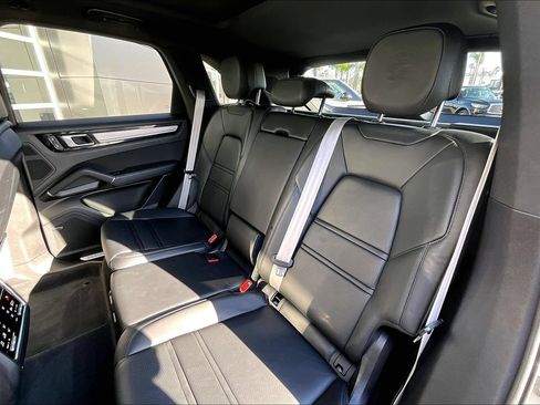 Used 2022 Porsche Cayenne Platinum Edition AWD/4WD image 26