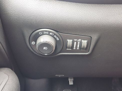 Used 2026 Jeep Compass Latitude AWD/4WD image 25