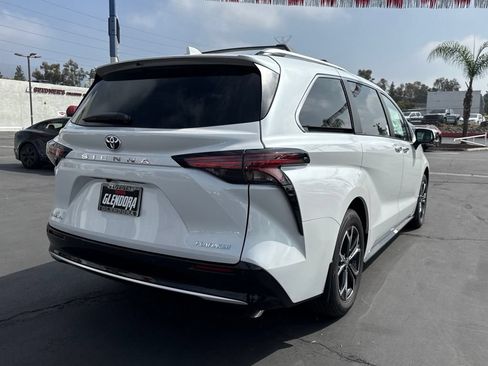 New 2026 Toyota Sienna Platinum AWD/4WD image 10
