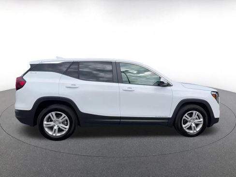Used 2024 GMC Terrain SLE image 16