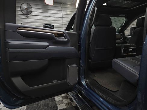 Used 2025 Chevrolet Silverado 2500 High Country w/ High Country Premium Package AWD/4WD image 46
