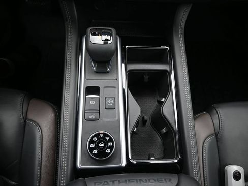 Used 2023 Nissan Pathfinder Platinum AWD/4WD image 29