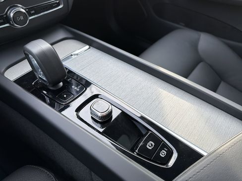 Certified 2025 Volvo XC60 B5 Plus image 26