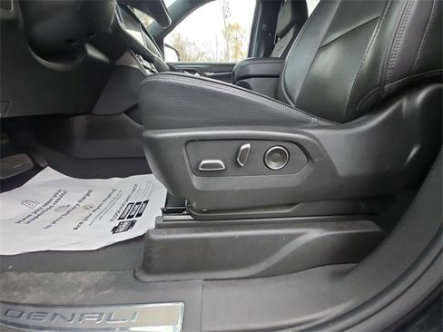 Used 2024 GMC Yukon XL Denali image 12