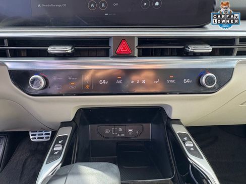 Certified 2025 Kia Sorento SX image 17