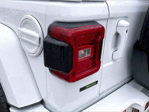 Used 2020 Jeep Wrangler Unlimited Sahara image 20