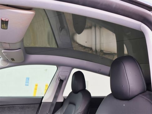 Used 2021 Tesla Model Y Performance image 11