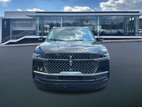 New 2026 Lincoln Navigator L Premier AWD/4WD image 2