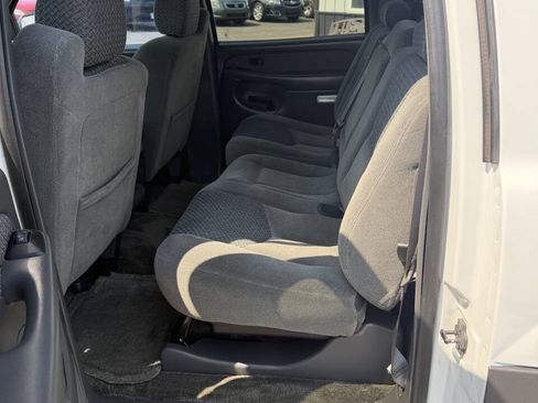 Used 2003 Chevrolet Avalanche 4x4 image 13
