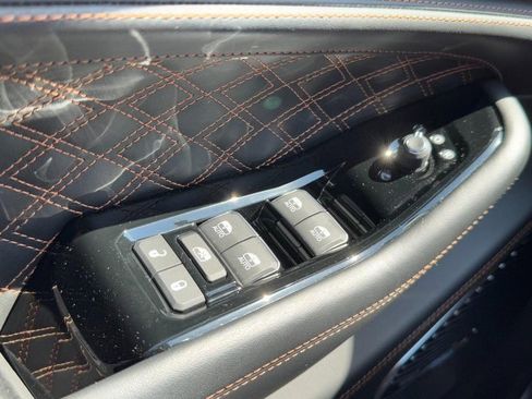 Used 2023 Jeep Grand Cherokee L Summit AWD/4WD image 25