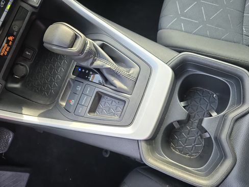 Used 2021 Toyota RAV4 XLE image 24