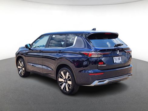 New 2025 Mitsubishi Outlander SE image 4