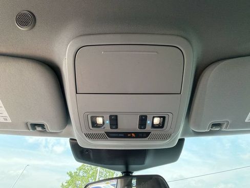 Used 2024 Ford Explorer XLT AWD/4WD image 25