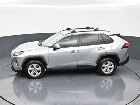 Used 2020 Toyota RAV4 XLE FWD image 13