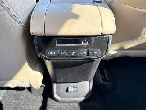 Used 2023 Toyota Highlander XLE image 22