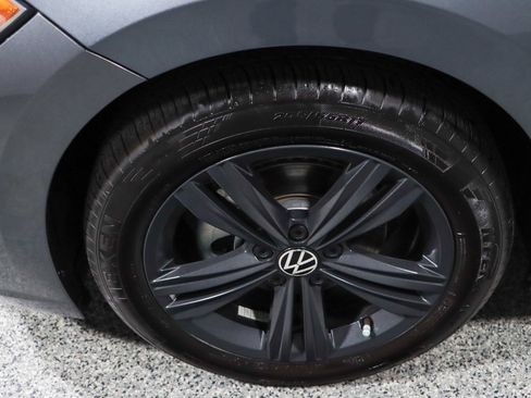 Used 2024 Volkswagen Jetta SE w/ Panoramic Sunroof Package image 11