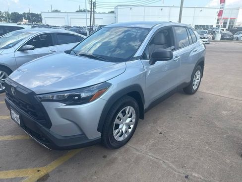 Used 2026 Toyota Corolla Cross L FWD image 2