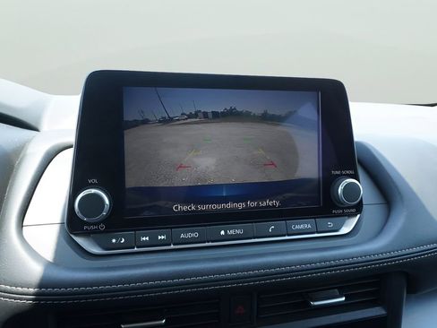 Used 2024 Nissan Rogue SV FWD image 17