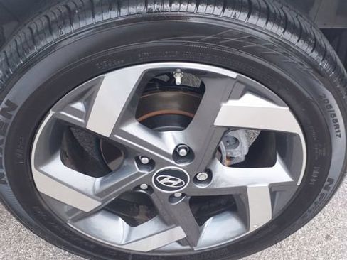 Certified 2025 Hyundai Venue SEL FWD image 34