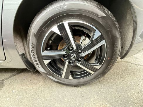 Used 2025 Nissan Sentra SV image 30