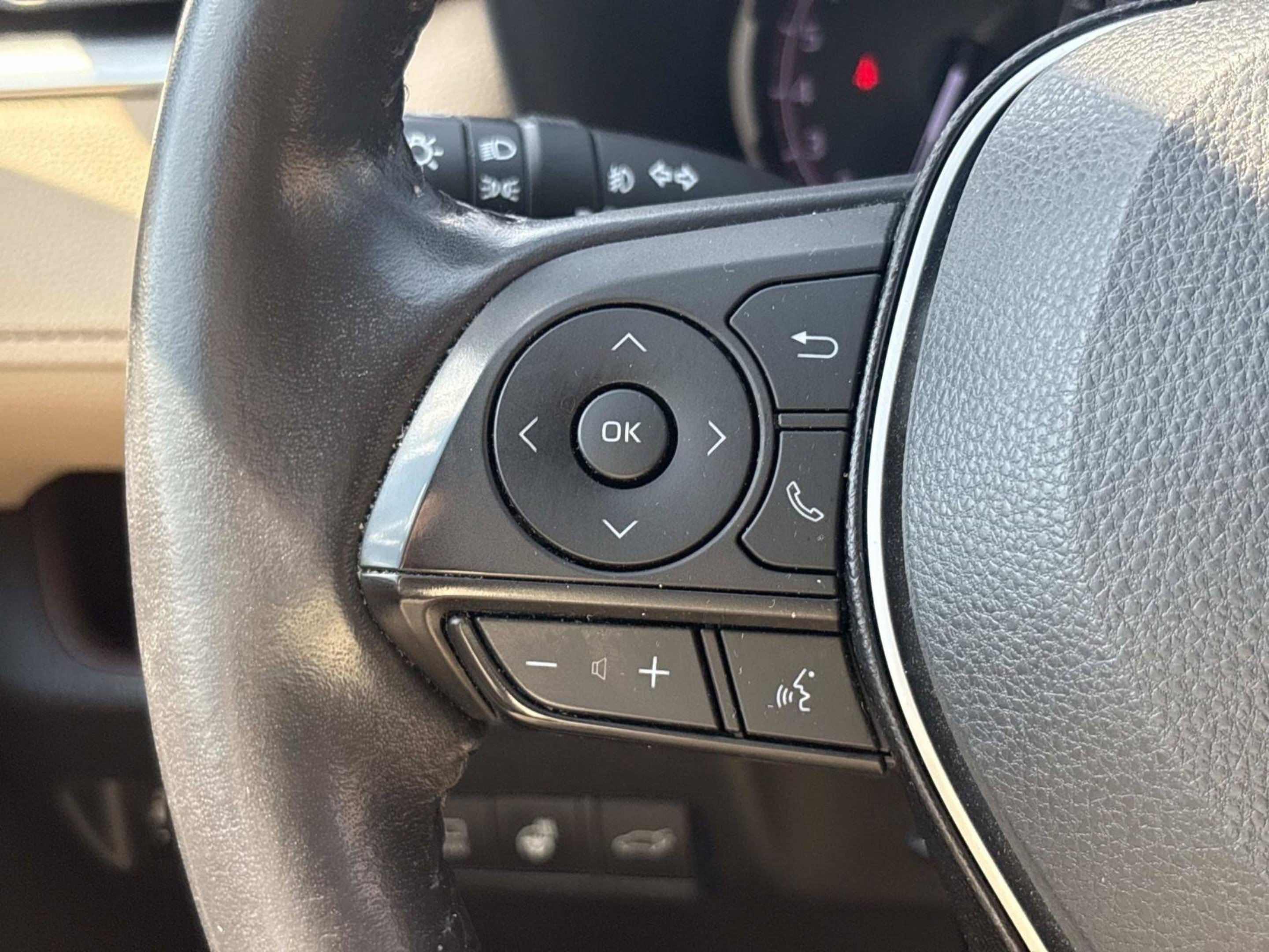 Used 2019 Toyota RAV4 Limited w/ Advanced Technology Package AWD/4WD image 30