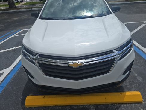 Used 2024 Chevrolet Equinox LS w/ LS Convenience Package image 4