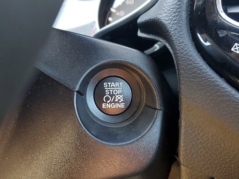 Used 2021 Jeep Compass Latitude image 30