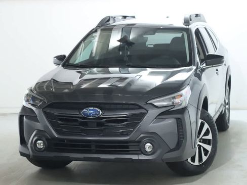 Used 2023 Subaru Outback Premium image 3
