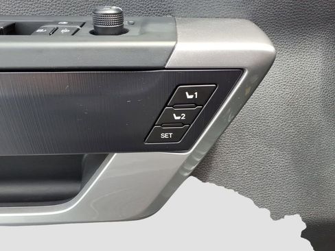 Used 2025 Toyota Tundra Platinum AWD/4WD image 20