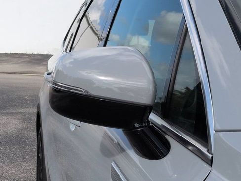 Used 2025 Kia Sorento S FWD image 11