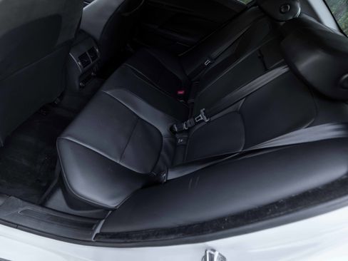 Used 2019 Jaguar XE Premium image 15