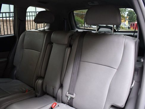 Used 2013 Toyota Highlander SE image 32
