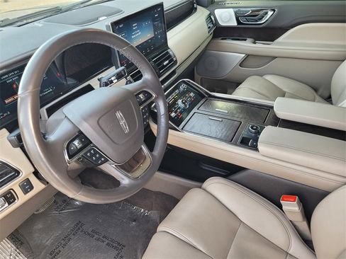Used 2023 Lincoln Navigator Reserve image 21