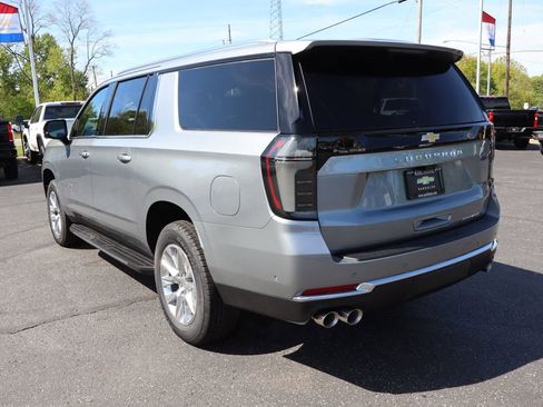 New 2026 Chevrolet Suburban Premier AWD/4WD image 3