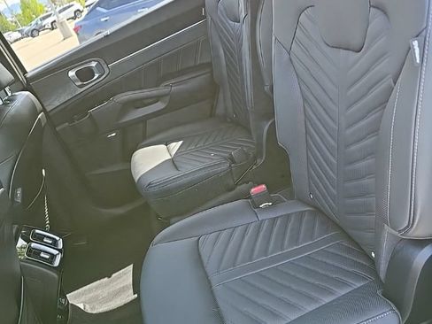 Certified 2025 Kia Sorento SX Prestige AWD/4WD image 15