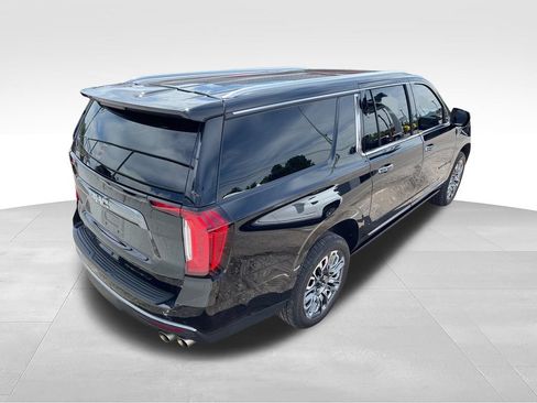 Used 2024 GMC Yukon XL Denali Ultimate AWD/4WD image 9